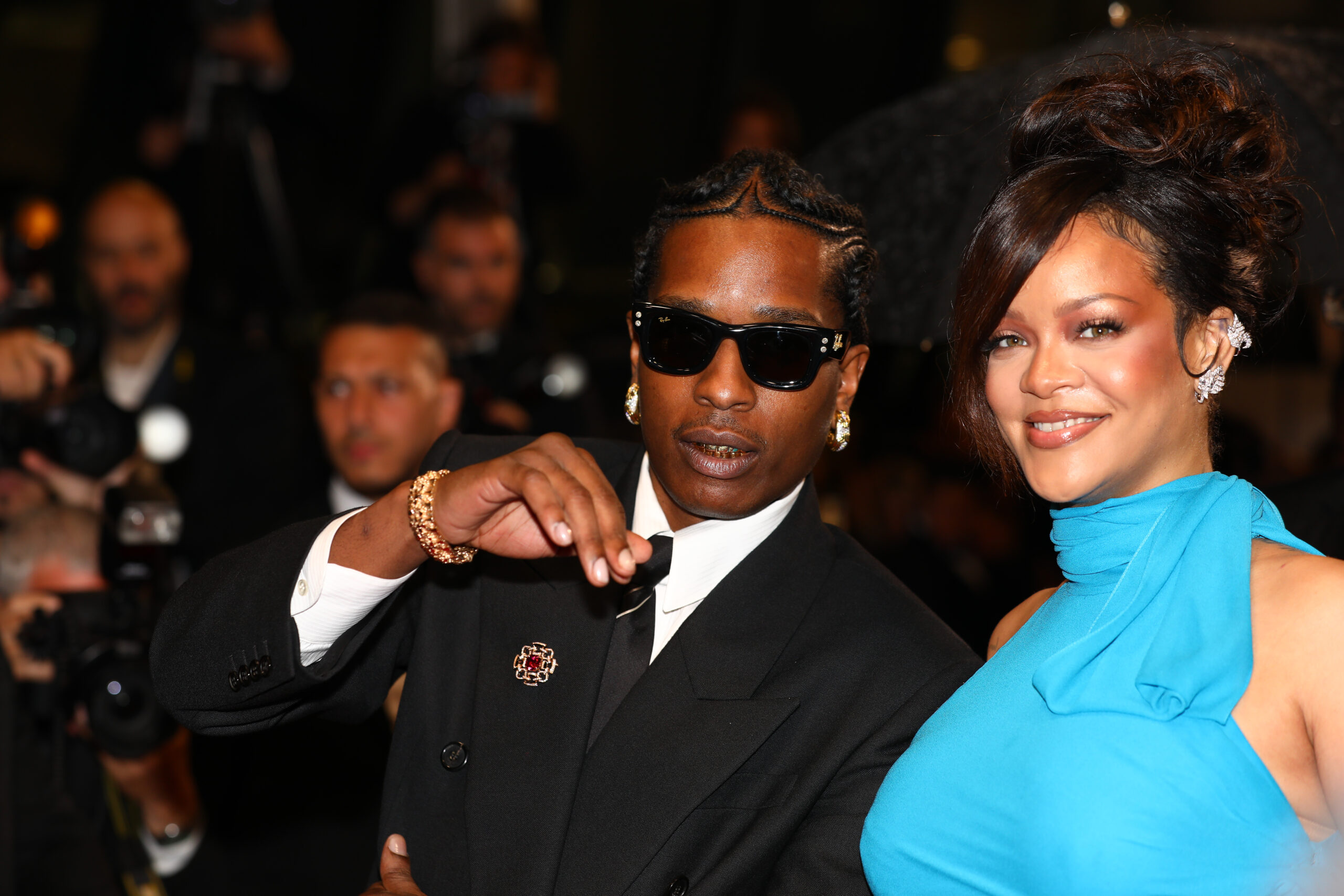 O femeie a fost acuzată de tentativă de omor după ce a tras focuri de armă la locuința Rihannei din Los Angeles