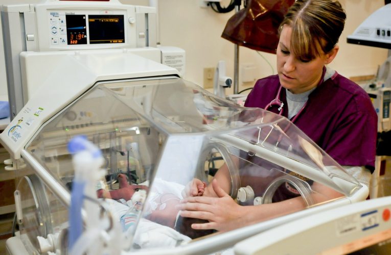 O femeie este acuzată de crimă după ce a luat o pastilă pentru avort