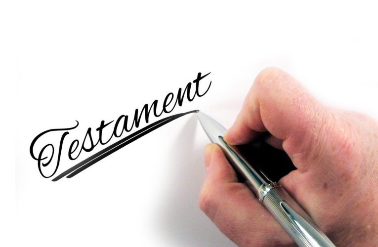 O italiancă a lăsat, prin testament, 100.000 de euro îngrijitoarei sale Valentina. Problema: sunt două îngrijitoare cu același nume