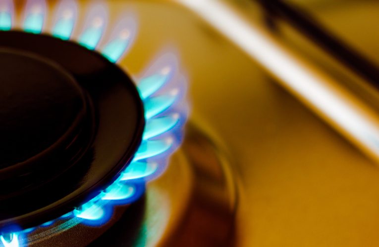 Ordonanța de urgență care reglementează prețul la gaze, după expirarea plafonării, a fost publicată în Monitorul Oficial. Cine dă amenzile și la cât se ridică acestea