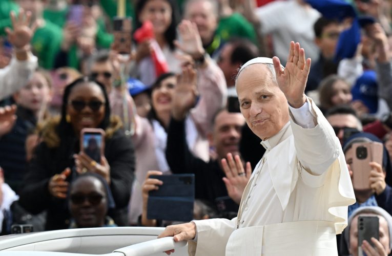 Papa Leon cere interzicerea bombardamentelor aeriene