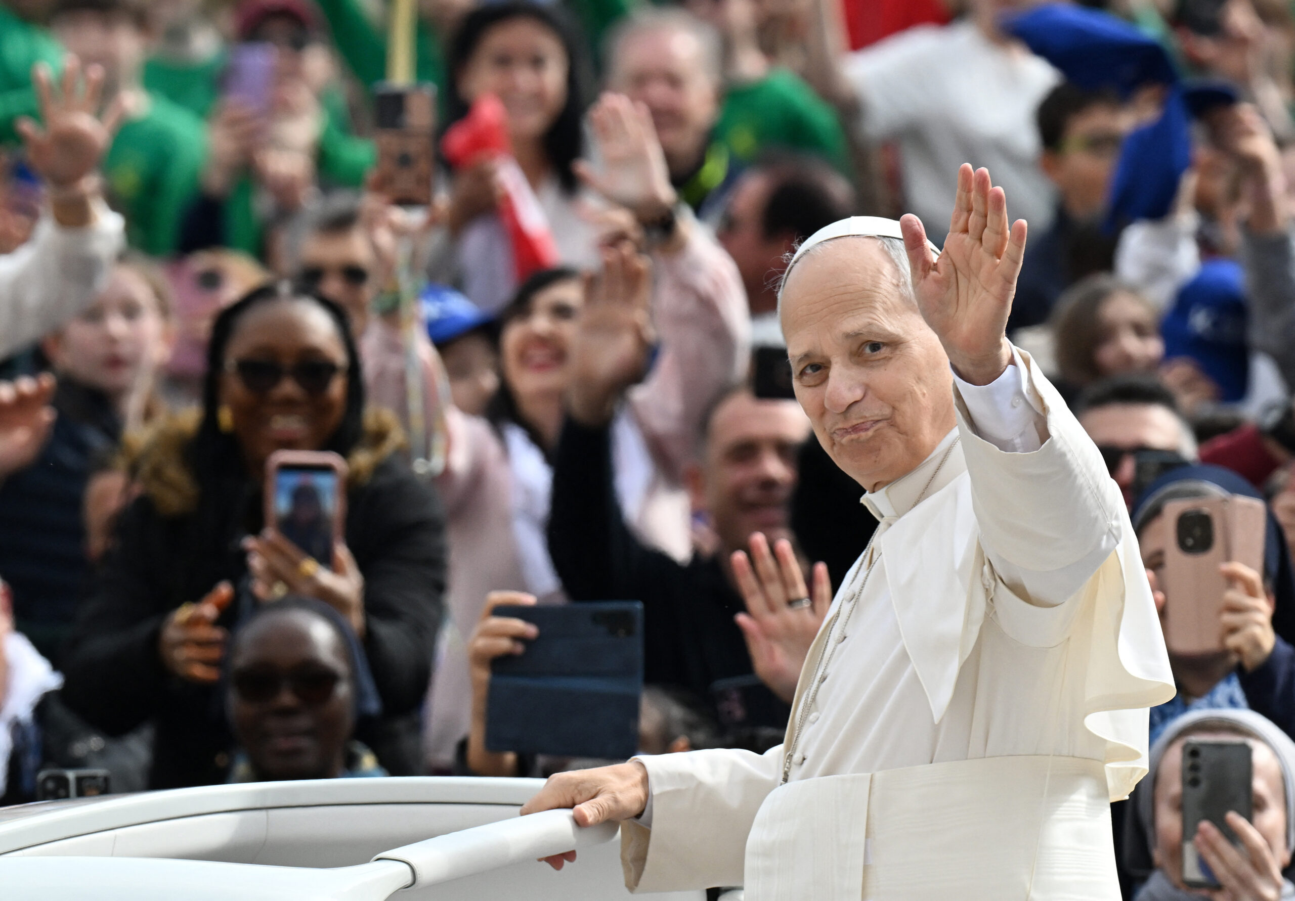 Papa Leon cere interzicerea bombardamentelor aeriene