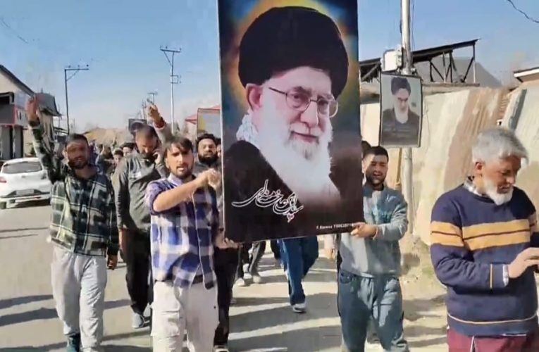 Paranoia și puterea absolută: Cum a condus Ali Khamenei Iranul timp de trei decenii