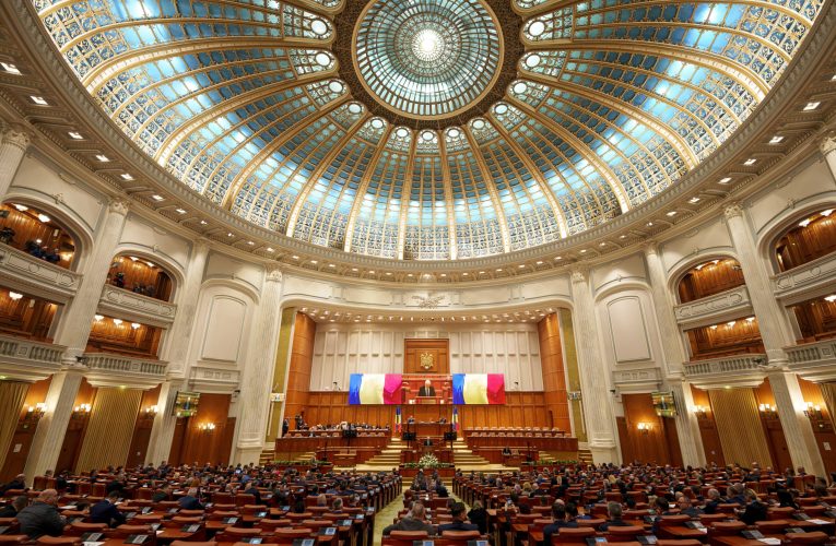 Parlamentul a suspendat dezbaterile pe Bugetul de stat pe 2026. Adoptarea va avea loc astăzi