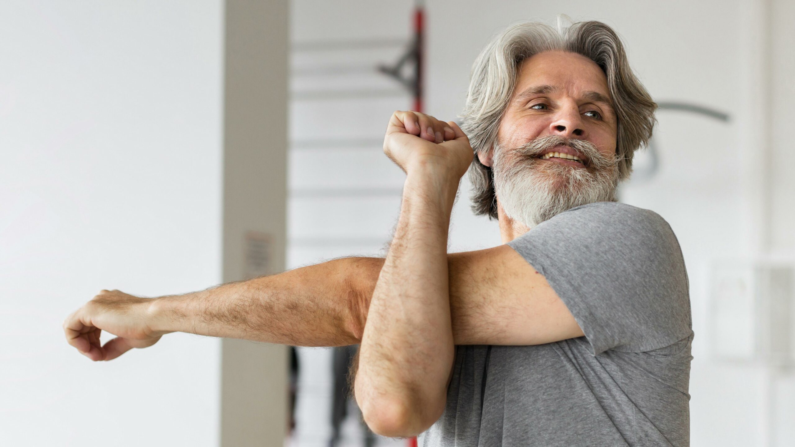 Patru exerciții simple care îți spun cât ai îmbătrânit cu adevărat