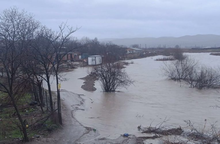 Pericol de inundații pe numeroase râuri din centrul și nordul României