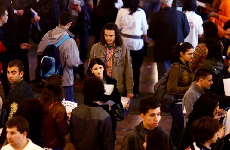 Peste 12.000 de joburi pentru seniori, în primele trei luni ale anului / Inginerii și contabilii, printre cei mai căutați