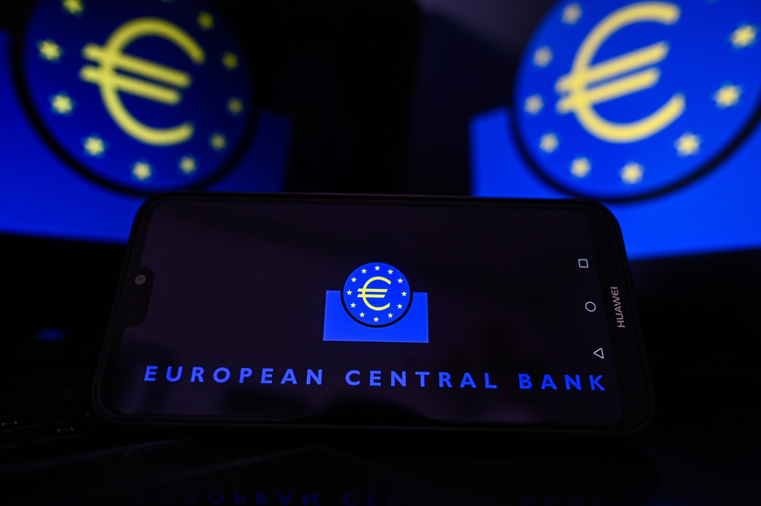 Politica monetară BCE, sub presiune. Oficialii europeni cer prudență pe fondul crizei energetice