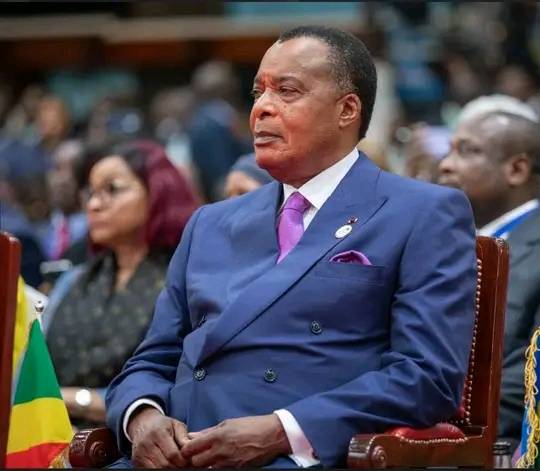 Președintele în funcție al unei țări, reales cu aproape 95% din voturi. El conduce de zeci de ani