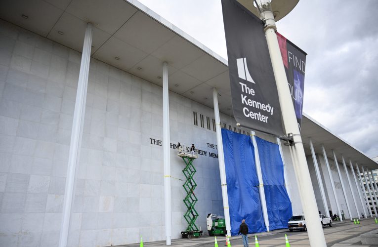 Principalele grupuri de conservare a arhitecturii și a monumentelor istorice îl dau în judecată pe Trump pentru planurile Centrului Kennedy