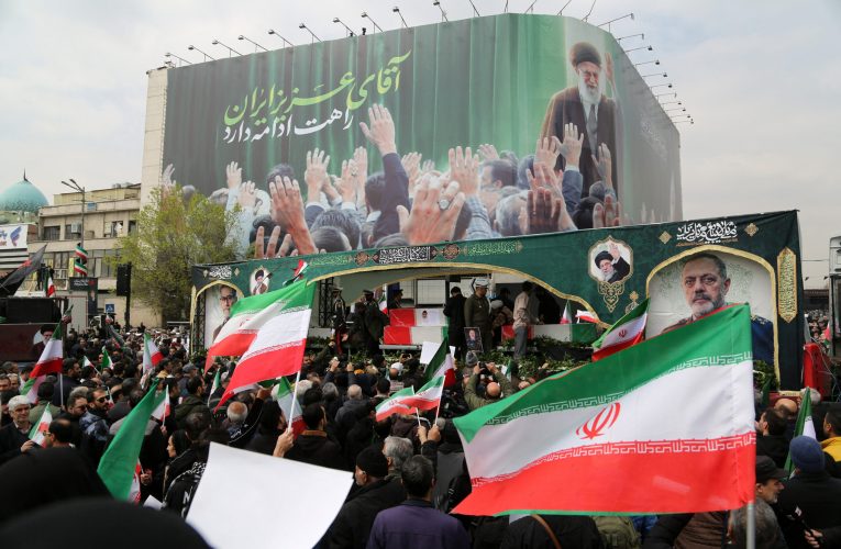 Război în Orientul Mijlociu ziua 13. Petrolul se scumpește din nou. Strâmtoarea Ormuz devine noul focar al conflictului, după atacuri asupra navelor și intervenția SUA / Hezbollah și Iranul au lansat primul atac coordonat împotriva Israelului