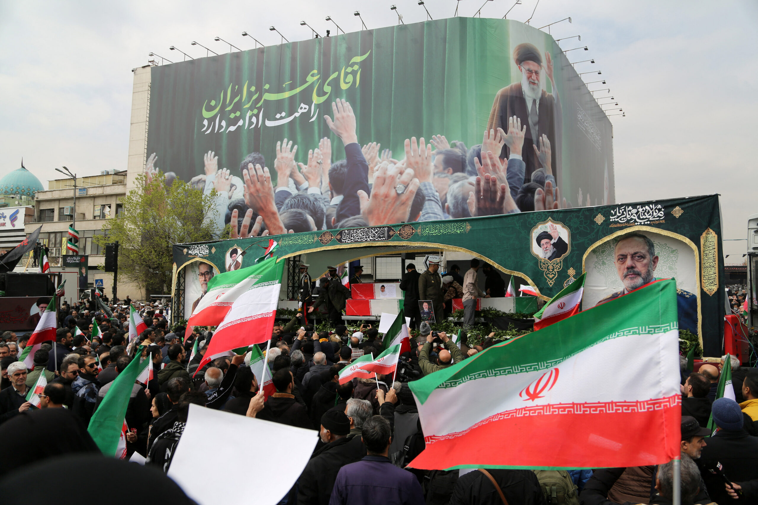 Război în Orientul Mijlociu ziua 13. Strâmtoarea Hormuz devine noul focar al conflictului, după atacuri asupra navelor și intervenția SUA / Hezbollah și Iranul au lansat primul atac coordonat împotriva Israelului