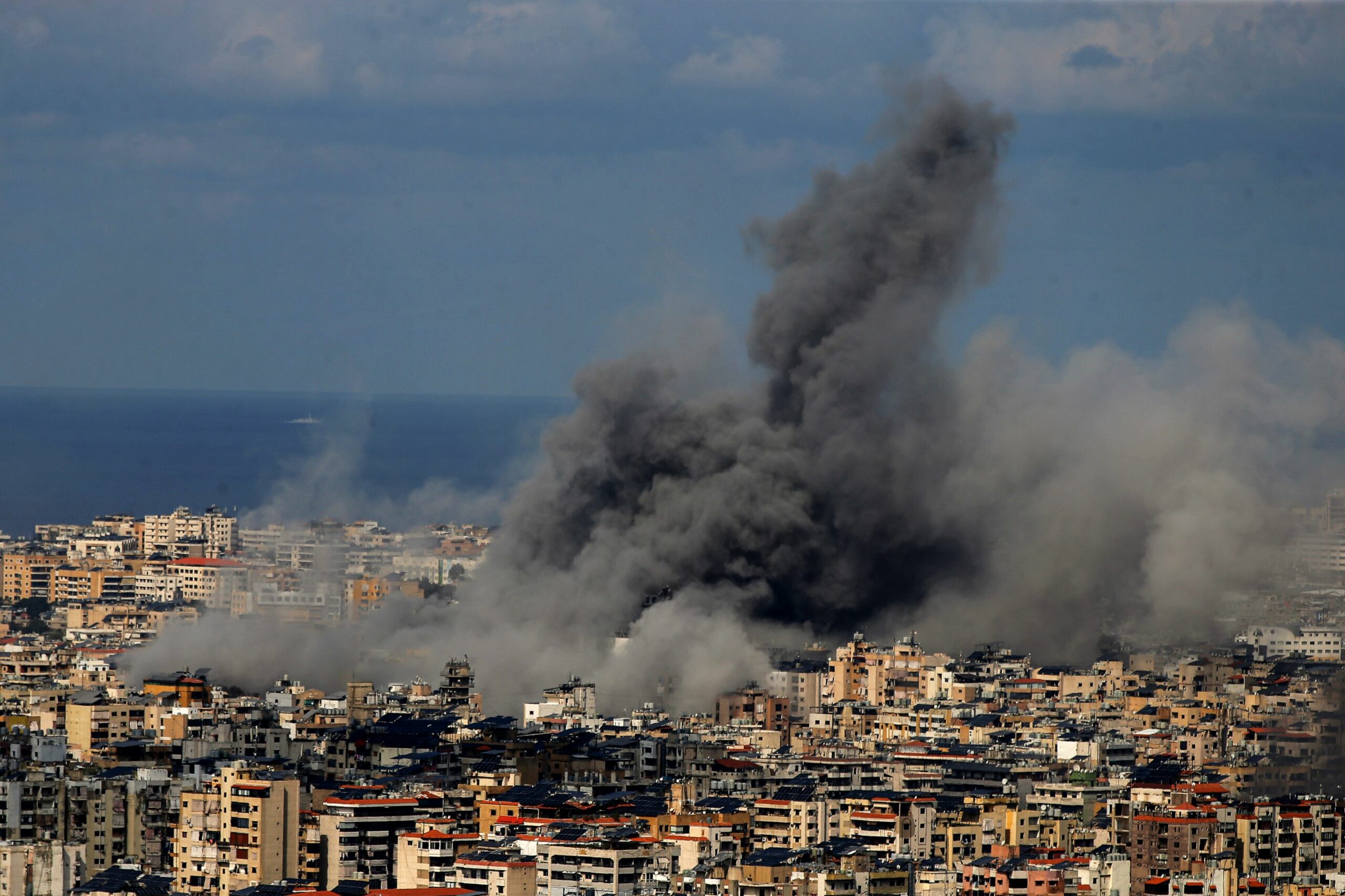 Război în Orientul Mijlociu, ziua 21. Explozii puternice zguduie Teheranul/ Un grup irakian își asumă responsabilitatea pentru atacurile asupra unor obiective americane