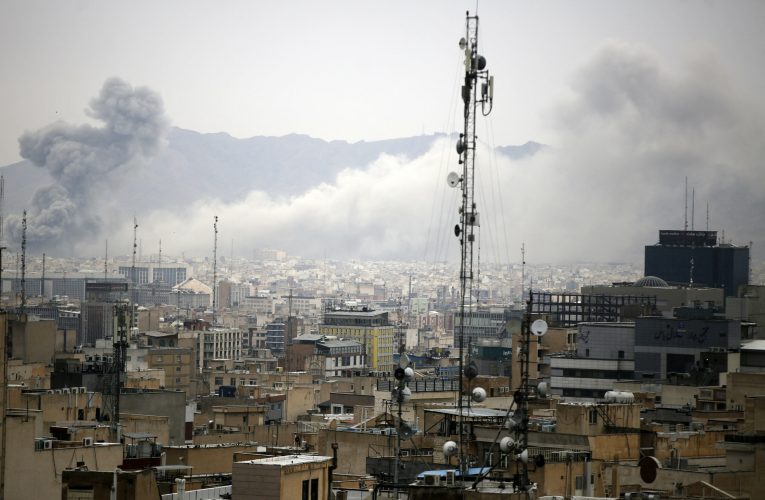 Război în Orientul Mijlociu, ziua 27 | Comandatul Marinei Teheranului, ucis într-un atac israelian / Iranul a atacat o bază militară SUA din Erbil / Axios: Pentagonul elaborează opțiuni militare pentru „o lovitură finală” în Iran