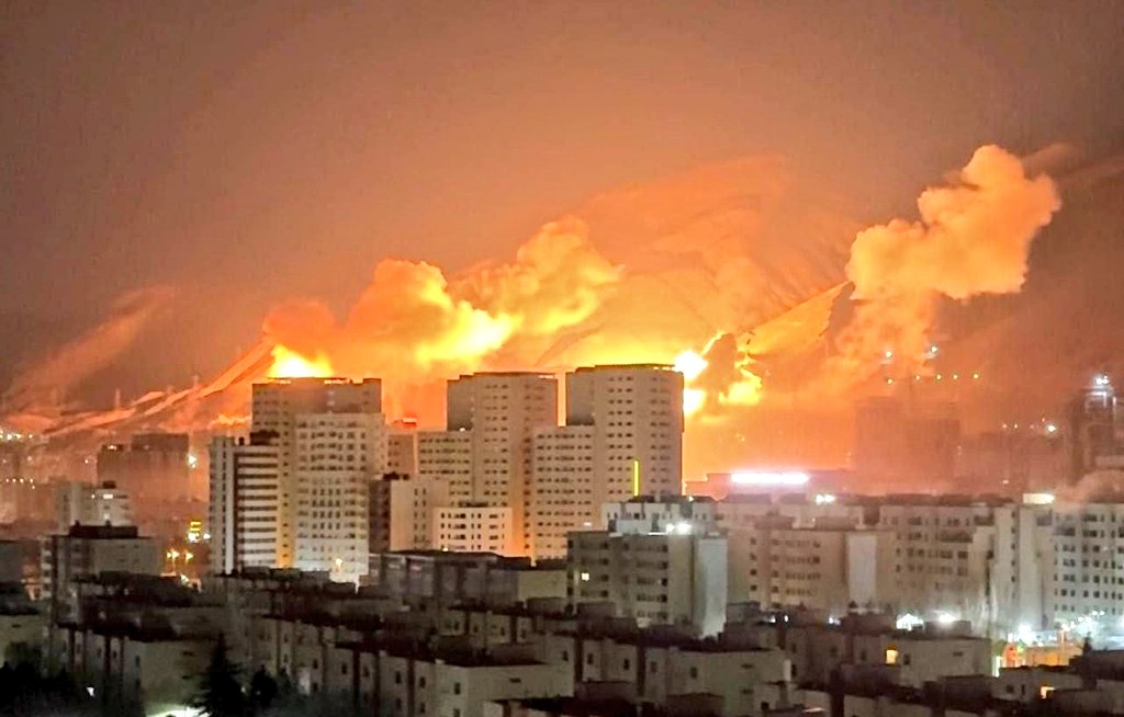 Război în Orientul Mijlociu, ziua 6. Israel și SUA atacă în Iran, Iran lovește în Israel, Emiratele Arabe Unite și Bahrain / NATO își intensifică apărarea antirachetă