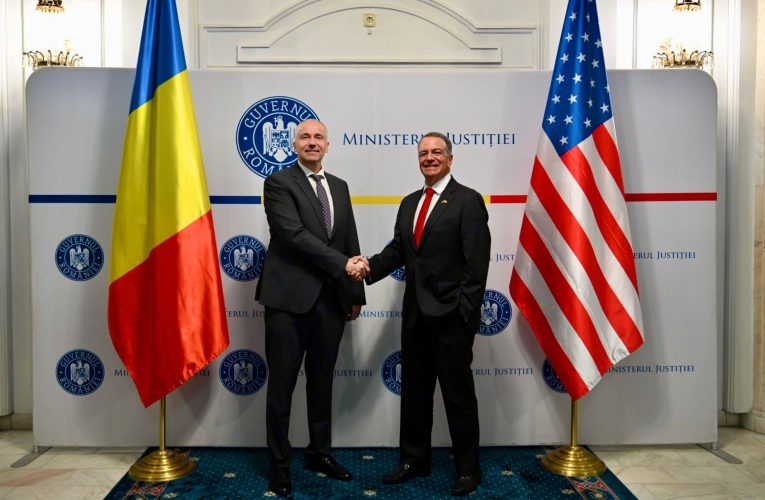Reformele judiciare și lupta anticorupție, discutate de ministrul Justiției cu ambasadorul SUA