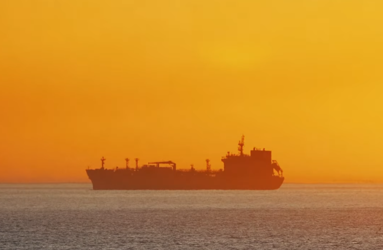 Regatul Unit autorizează interceptarea navelor din „flota fantomă” rusă în apele sale