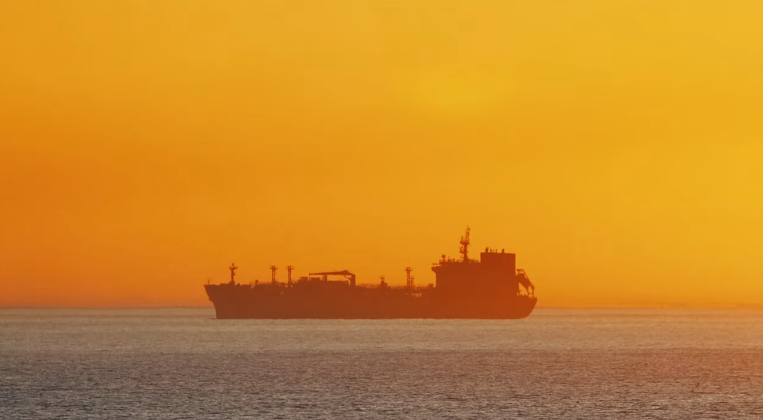 Regatul Unit autorizează interceptarea navelor din „flota fantomă” rusă în apele sale