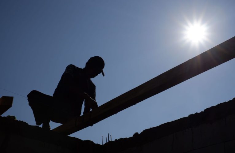 Scăderi pe piața construcțiilor rezidențiale în primele două luni din an. Mai puține autorizații de construcție emise