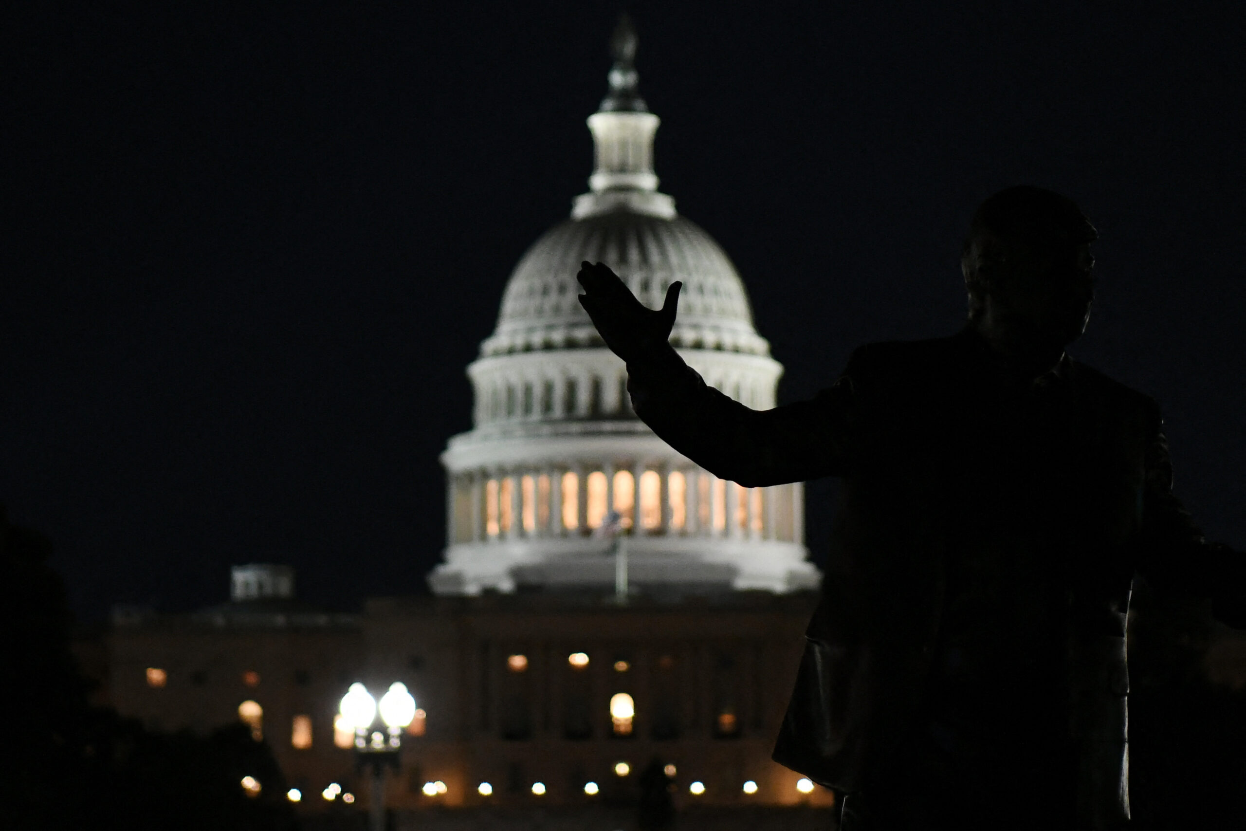 Senatorii democrați amenință cu blocaje și noi voturi privind puterile de război dacă oficialii administrației refuză să participe la audieri publice