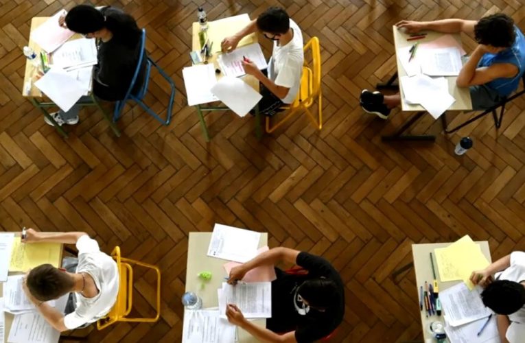 Simulare Bacalaureat 2026. Elevii susțin azi proba la alegere a profilului