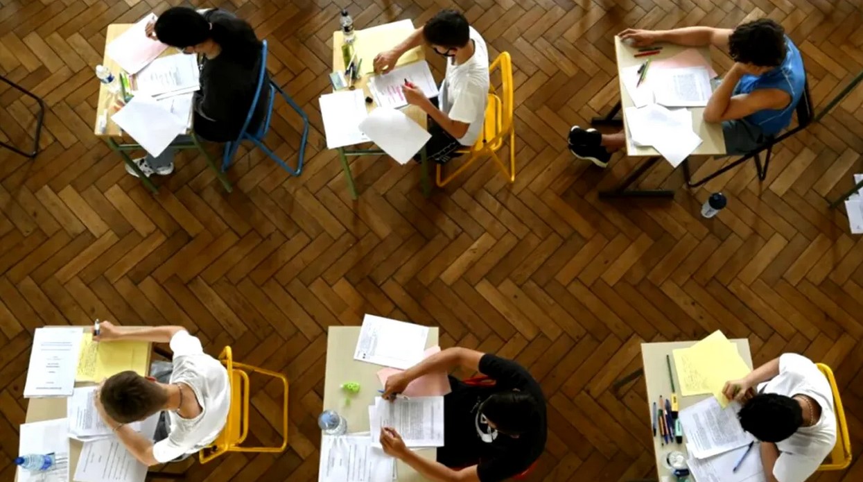 Simulare Bacalaureat 2026. Elevii susțin azi proba la alegere a profilului