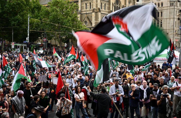 Sute de oameni s-au adunat în centrul Istanbulului pentru a protesta împotriva SUA și Israelului