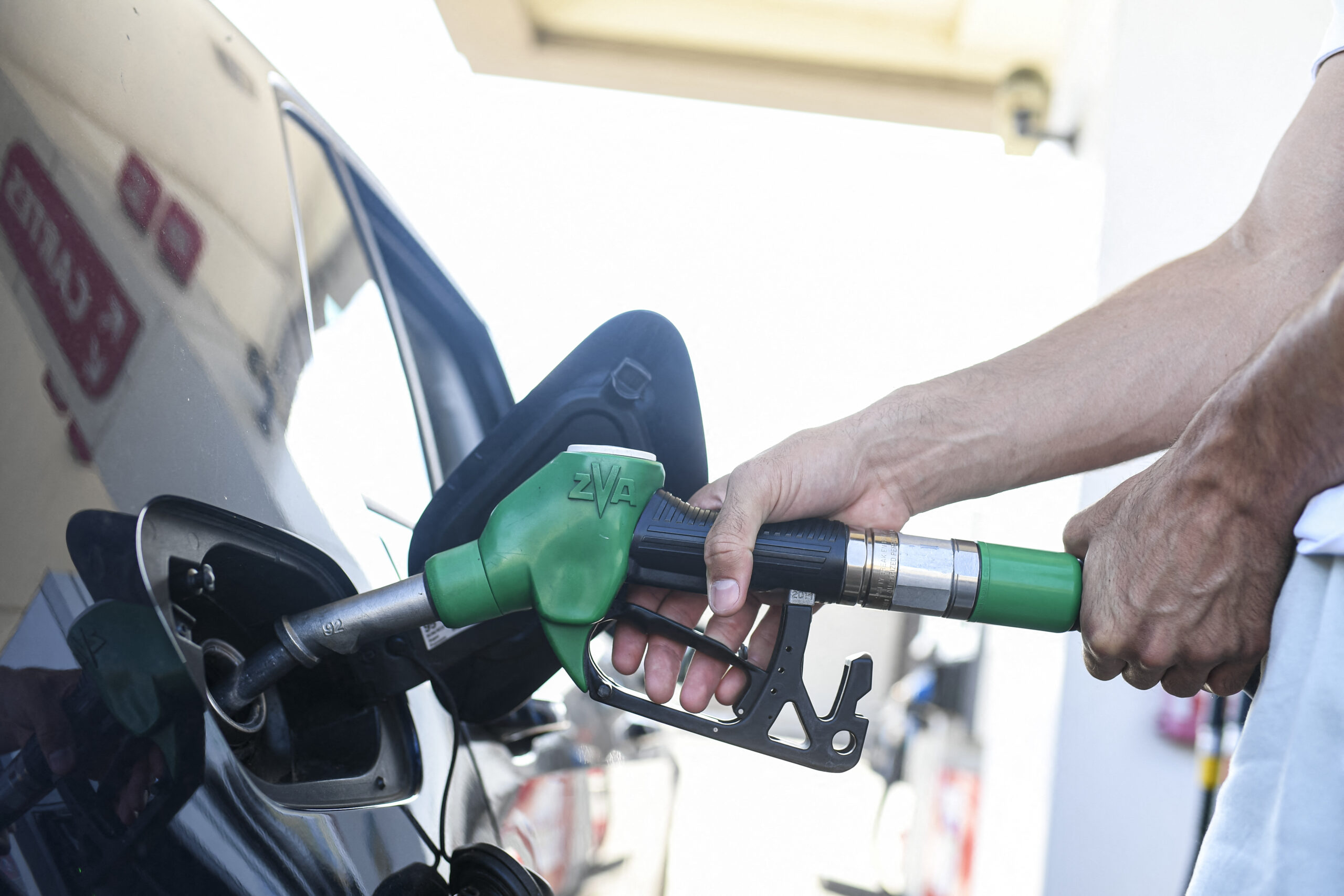 Țara din UE cu cei mai scumpi carburanți: de ce plătesc șoferii prețuri record la pompă