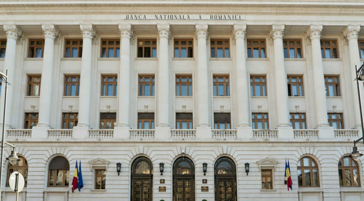 Taxarea sectorului bancar crește, dar statul pierde bani din veniturile BNR