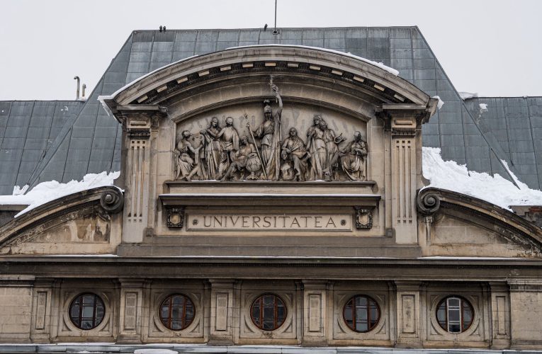 Tensiuni la Universitatea din București: mai multe cadre universitare avertizează asupra pericolului desființării unor programe din cadrul universității, unele considerate unice