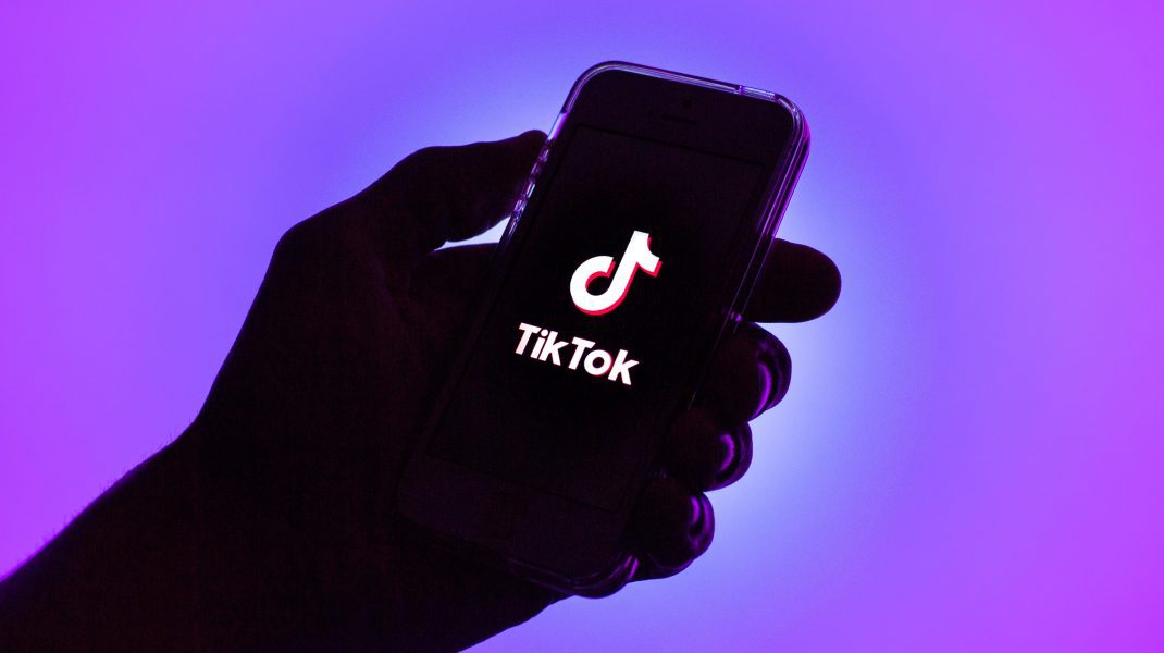 TikTok te urmărește chiar dacă nu folosești aplicația. Iată cum poți evita asta