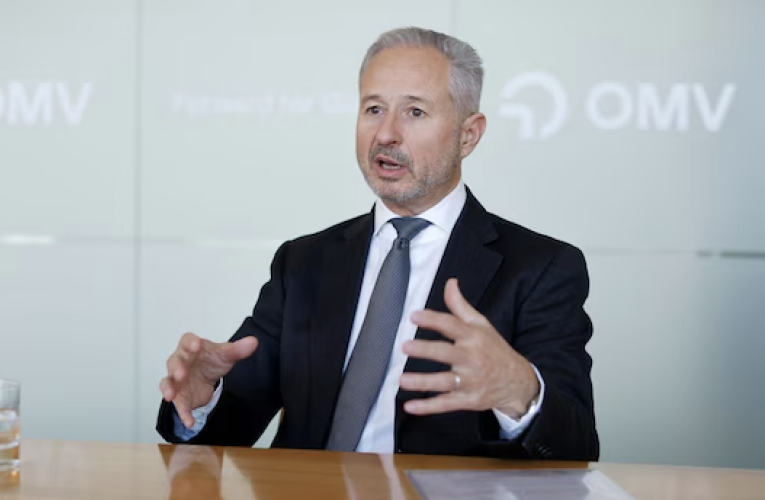 „Trebuie să conducem mai puțin” Avertismentele directorului general OMV despre criza de combustibil. Nicușor Dan și Ilie Bolojan se întâlnesc mâine cu Alfred Stern