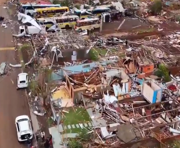 Trei persoane au murit în Michigan după ce o tornadă a lovit statul