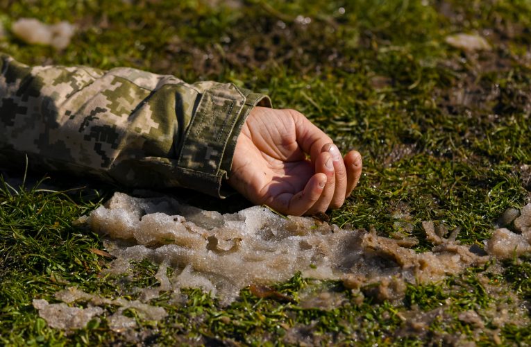 Trei persoane au murit în Ucraina în urma atacurilor aeriene și un copil a murit în Rusia