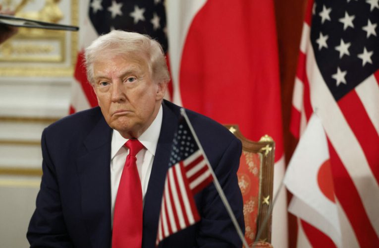 Trump învins de presă? Un judecător a decis ca postul radio Vocea Americii să revină la viață