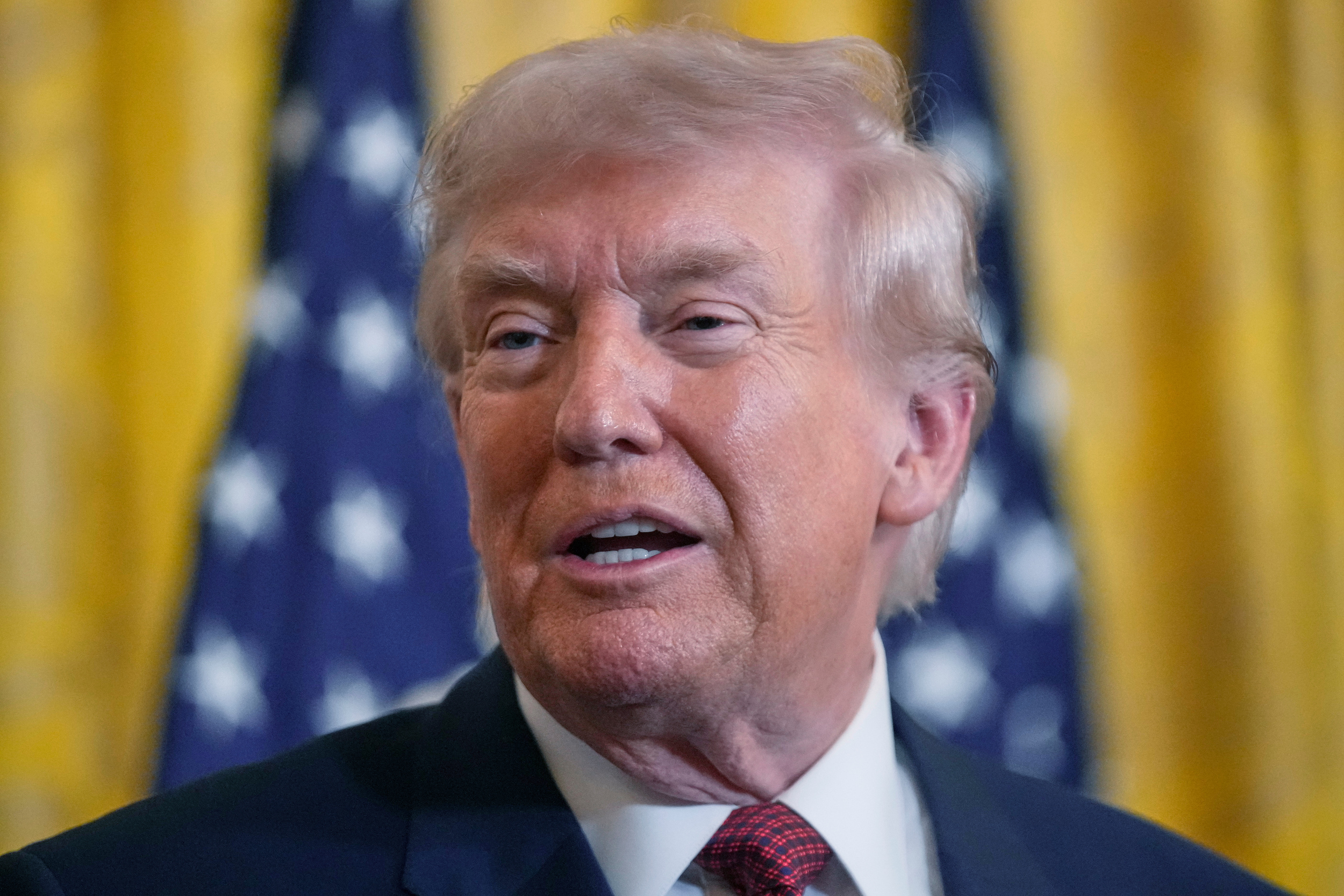 Trump spune cum se va derula războiul din Iran în zilele următoare: „Când vom termina cu țărmul, în două zile, puterea lor va fi decimată. Termenii nu sunt încă suficienți de buni pentru o înțelegere. Ultima persoană de la care avem nevoie de ajutor este Zelenski”