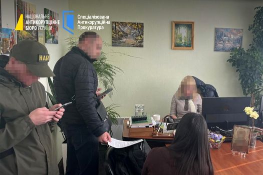 Ucraina: Mită în sistemul public – o funcționară fiscală, prinsă cu 40.000 de dolari, și un magistrat acuzat într-un dosar de corupție