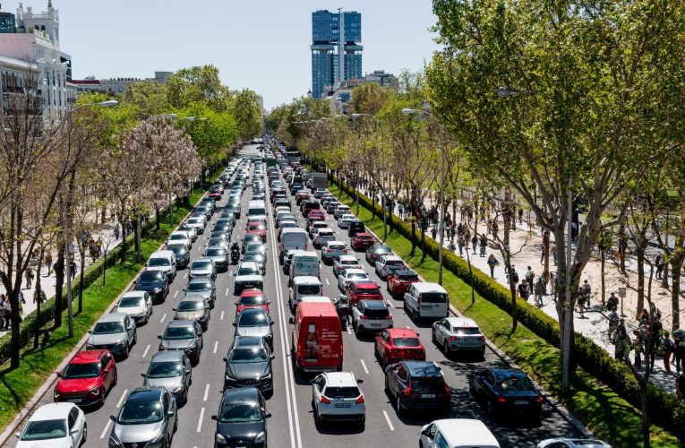 UE avertizează că europenii ar trebui să călătorească mai puțin pentru a evita penuria de energie