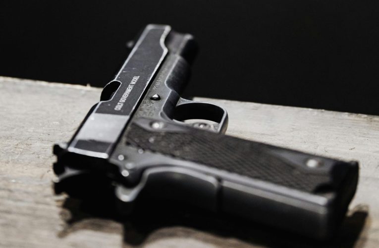 Un fugar acuzat că a ucis doi ofițeri de poliție australieni a fost împușcat mortal