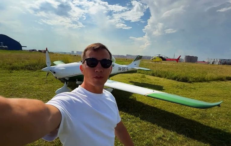 Un influencer rus a murit după ce avionul său a fost doborât, confundat cu o dronă ucraineană
