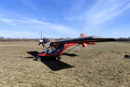 Un ucrainean a fugit de război cu un aparat de zbor de mici dimensiuni și a aterizat la Suceava