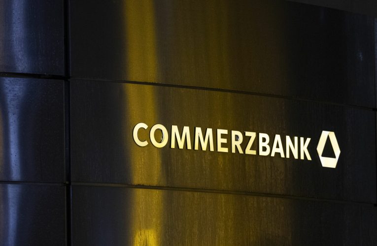 UniCredit lansează o ofertă de 35 de miliarde de euro pentru Commerzbank