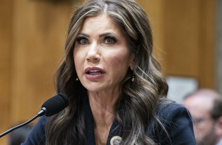 UPDATE. Trump a demis-o pe secretara pentru securitate internă, Kristi Noem. Cine îi va lua locul