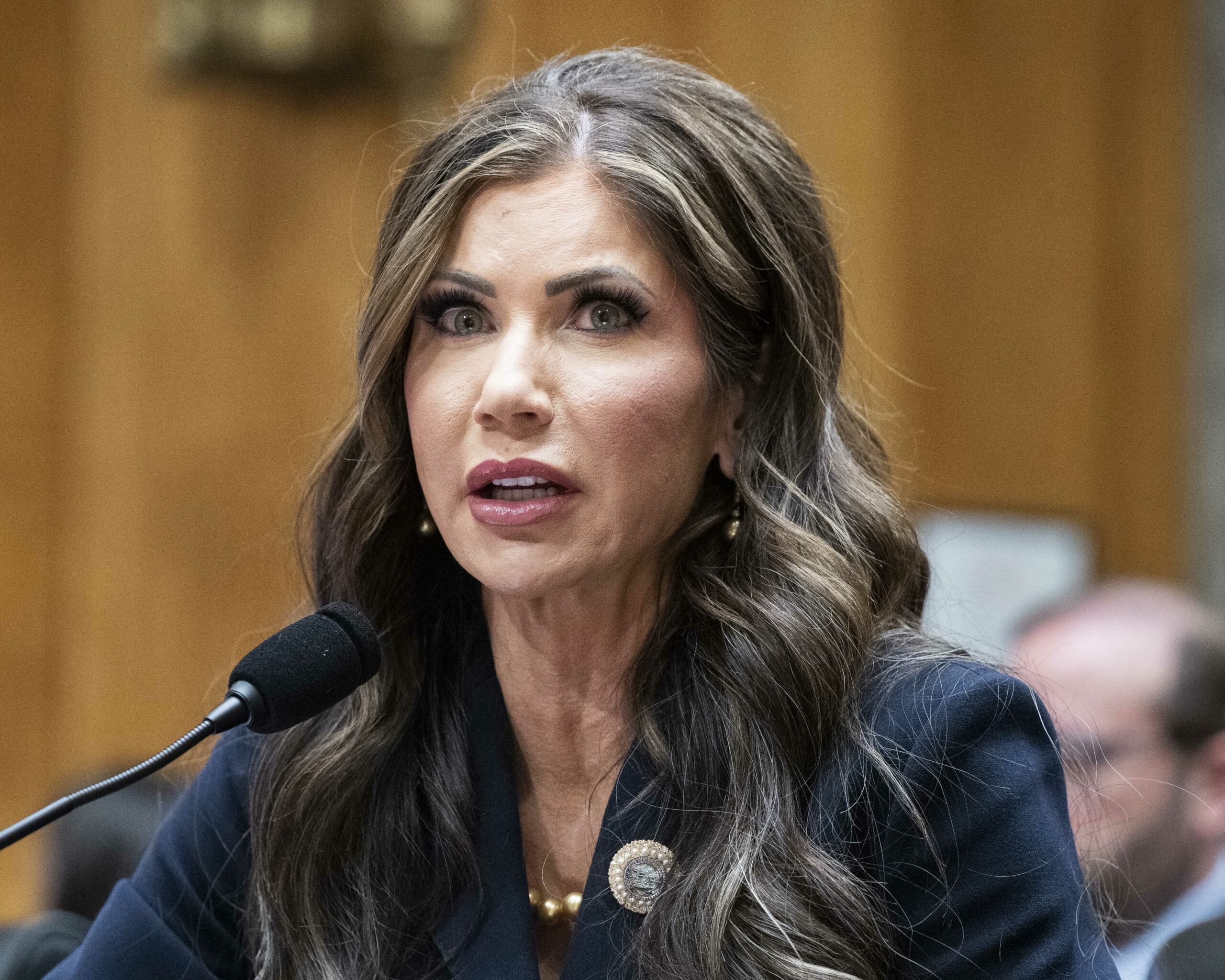 UPDATE. Trump a demis-o pe secretara pentru securitate internă, Kristi Noem. Cine îi va lua locul