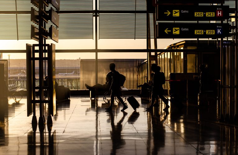 Vara aceasta, biletele de avion vor costa mai mult. Companiile nu au de ales