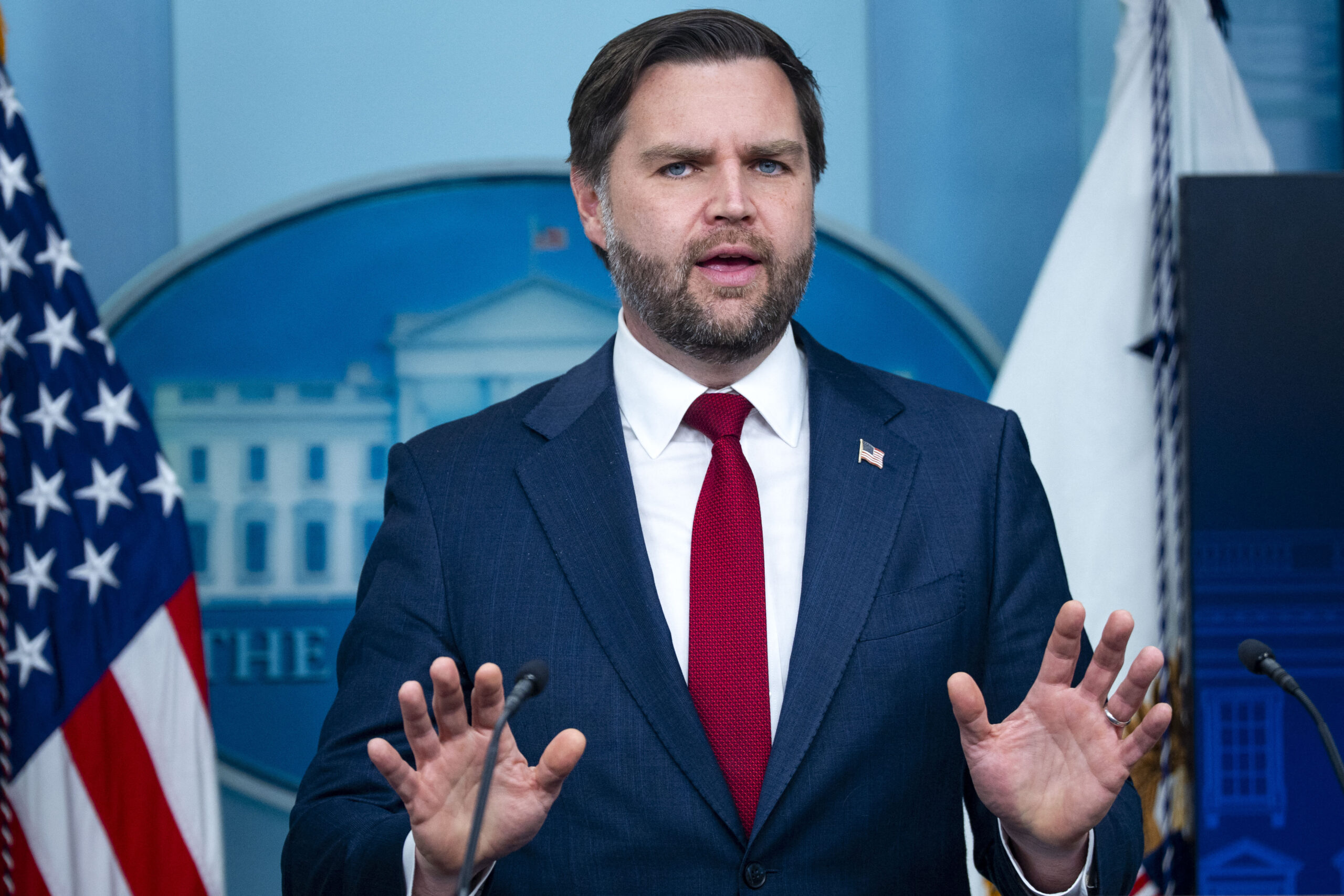 Vicepreședintele JD Vance spune că este obsedat de OZN-uri. Extratereștii sunt: „ființe cerești care zboară și fac lucruri ciudate oamenilor ”