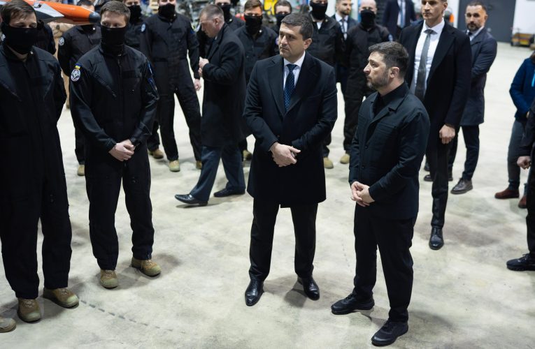 Zelenski a vizitat Baza Aeriană de la Fetești, unde se antrenează ucraineni pentru a deveni piloți de avioane F-16