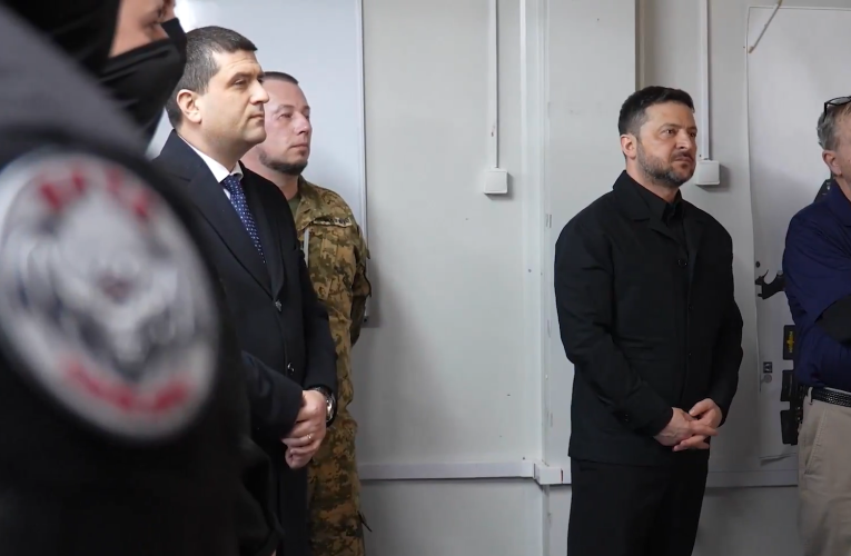 Zelenski, despre vizita la Baza 86 Aeriană de la Fetești: La centru, băieții noștri trec prin diferite etape de instruire