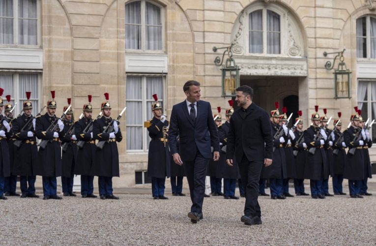 Zelenski și Macron au discutat despre apărarea Ucrainei și tensiunile din Orientul Mijlociu