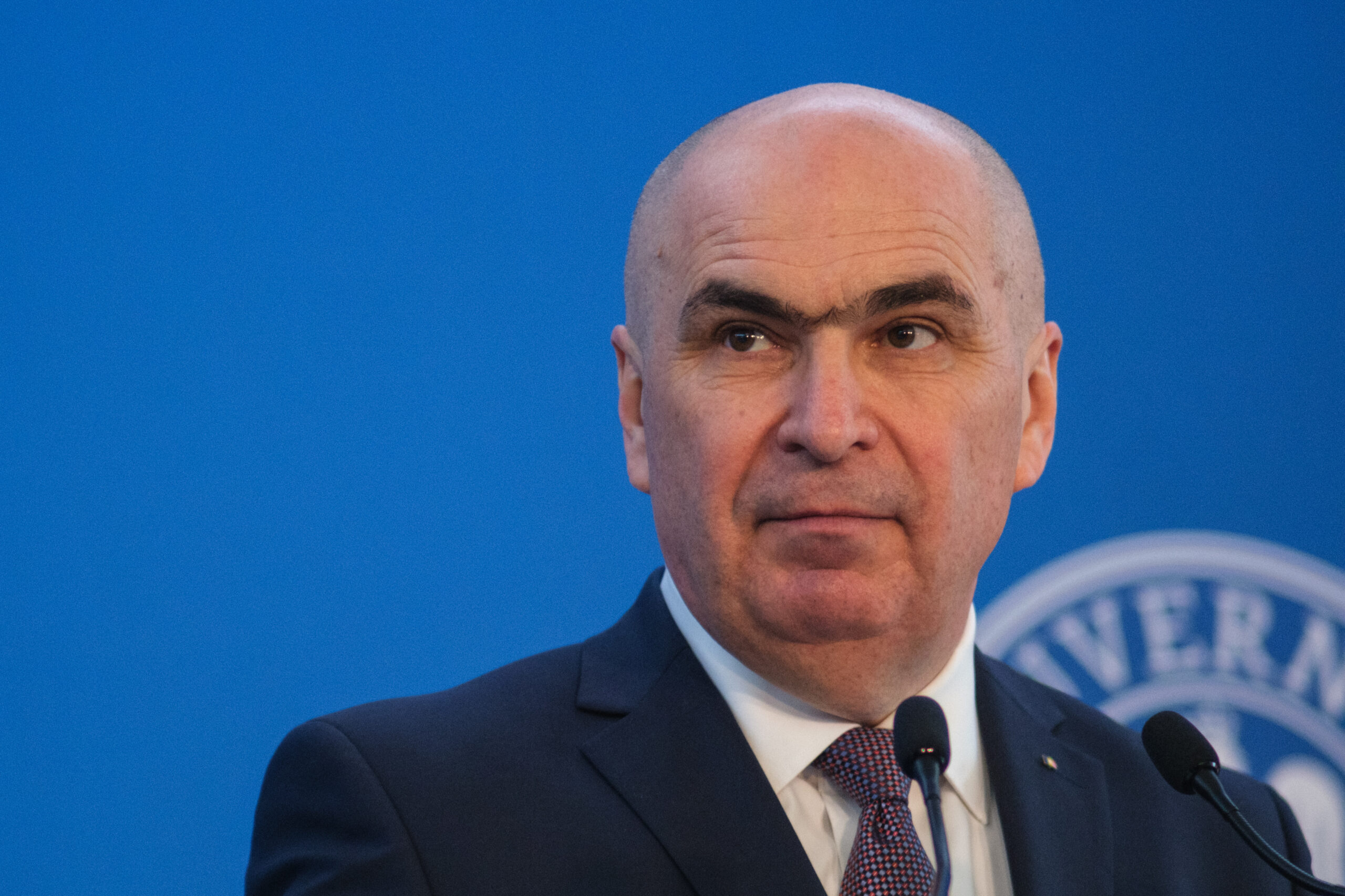 „Agitație înainte de moțiune”. Moțiunea a venit după ce Bolojan a preluat interimatul la Energie? Premierul răspunde